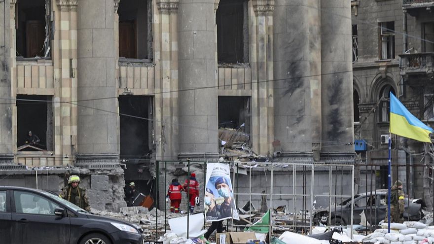Daños ocasionados por los bombardeos rusos sobre el centro de la ciudad ucraniana de Járkov. EFE/EPA/SERGEY KOZLOV EFE/EPA/SERGEY KOZLOV