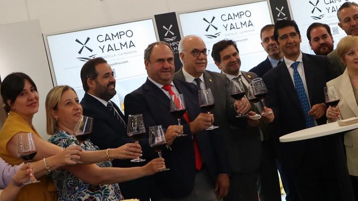 Visitando el estand de Campo y Alma