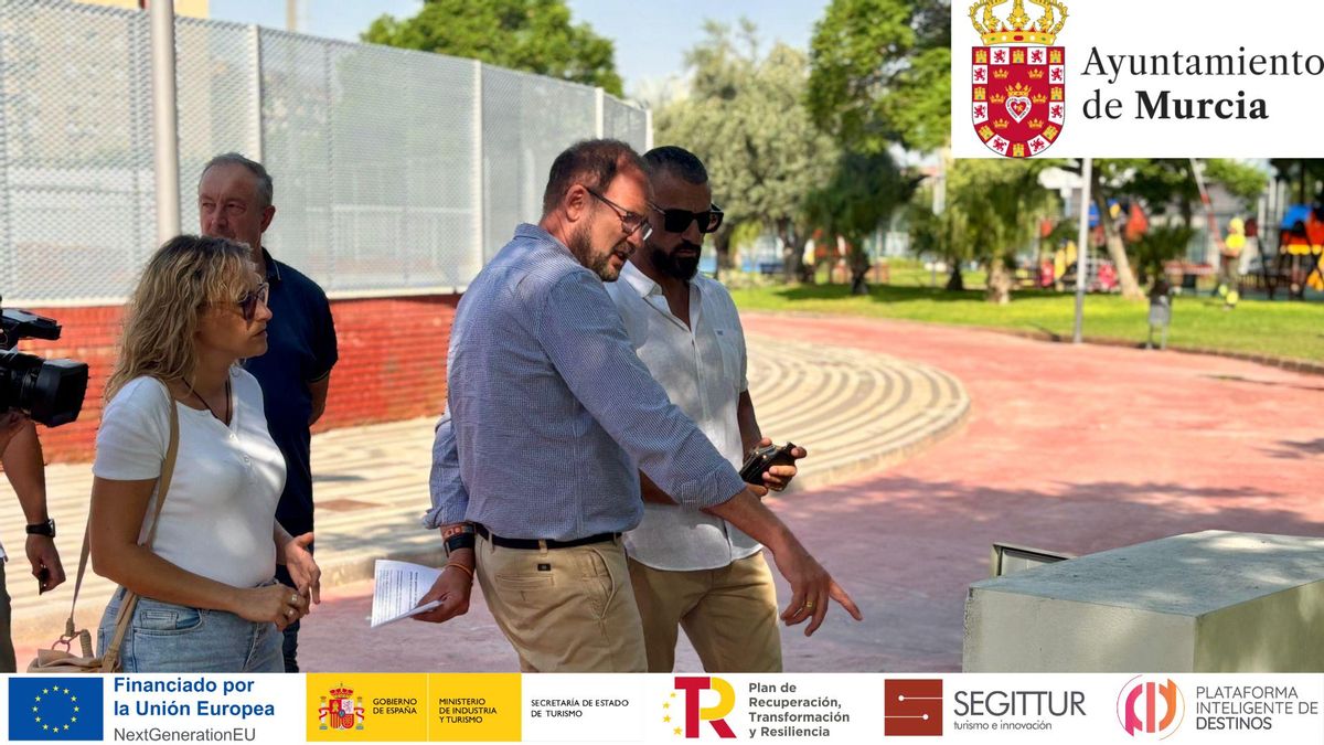 José Guillén, concejal de Desarrollo Urbano y Ciudad Inteligente del Ayuntamiento de Murcia, en una de las instalaciones de riego inteligente de Murcia