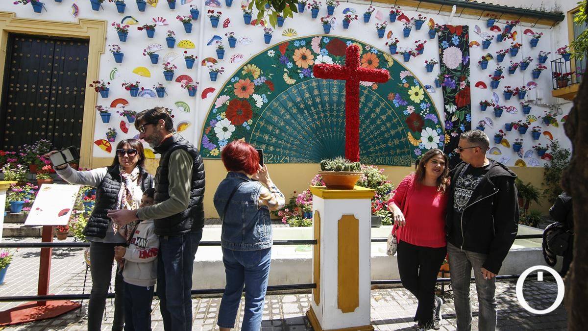 Cruz de mayo de la Asociación Vecinal Cañero Nuevo en Cañero