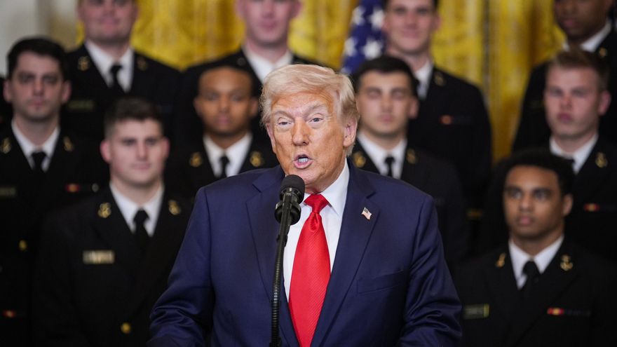 Juez inicia proceso para declarar al Gobierno Trump en desacato por expulsión de migrantes