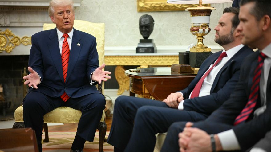 'The Atlantic' publica los planes que el jefe del Pentágono compartió en Signal para demostrar que era información clasificada