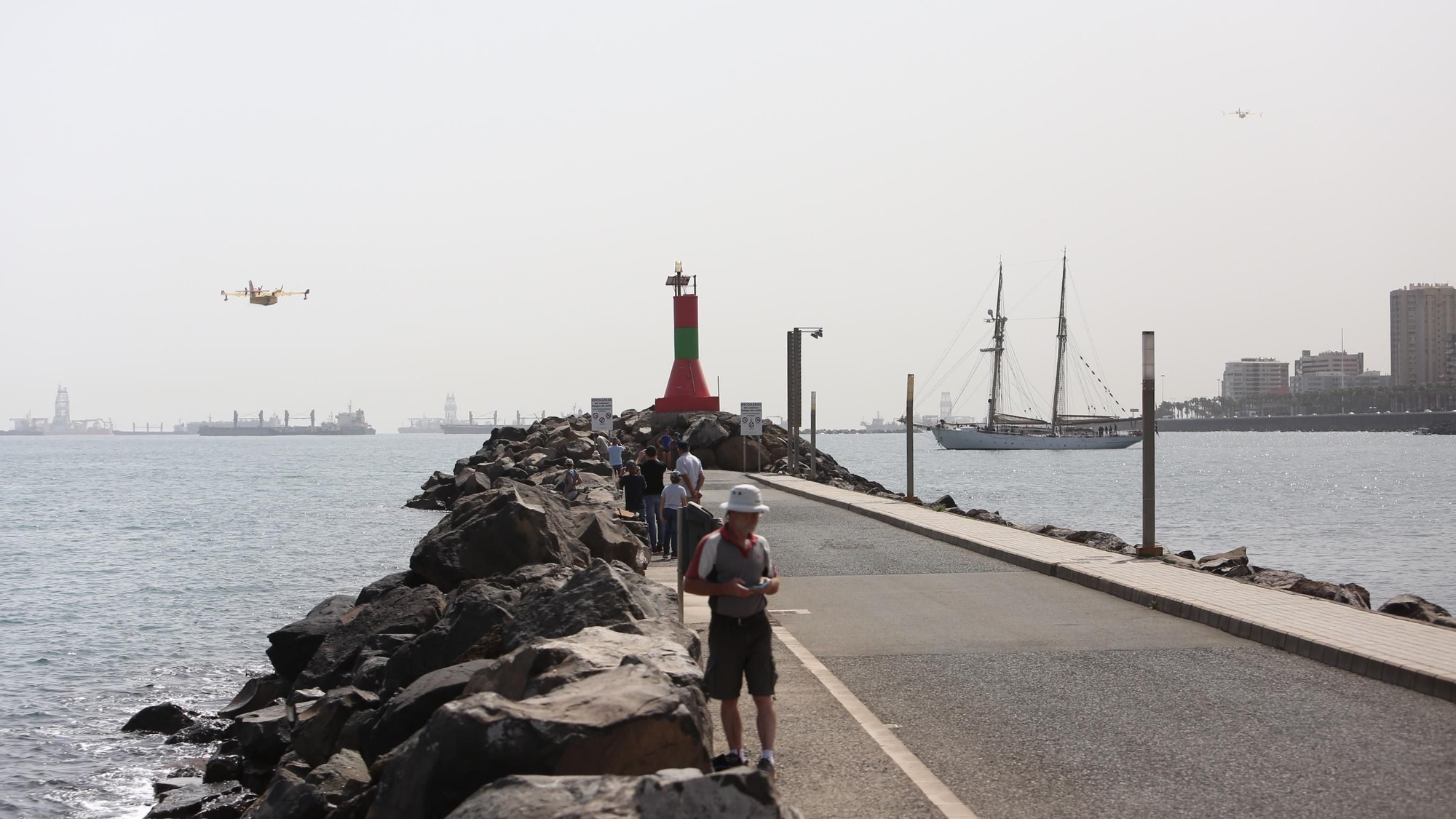 Hidroavión a su paso por Las Palmas de Gran Canaria.