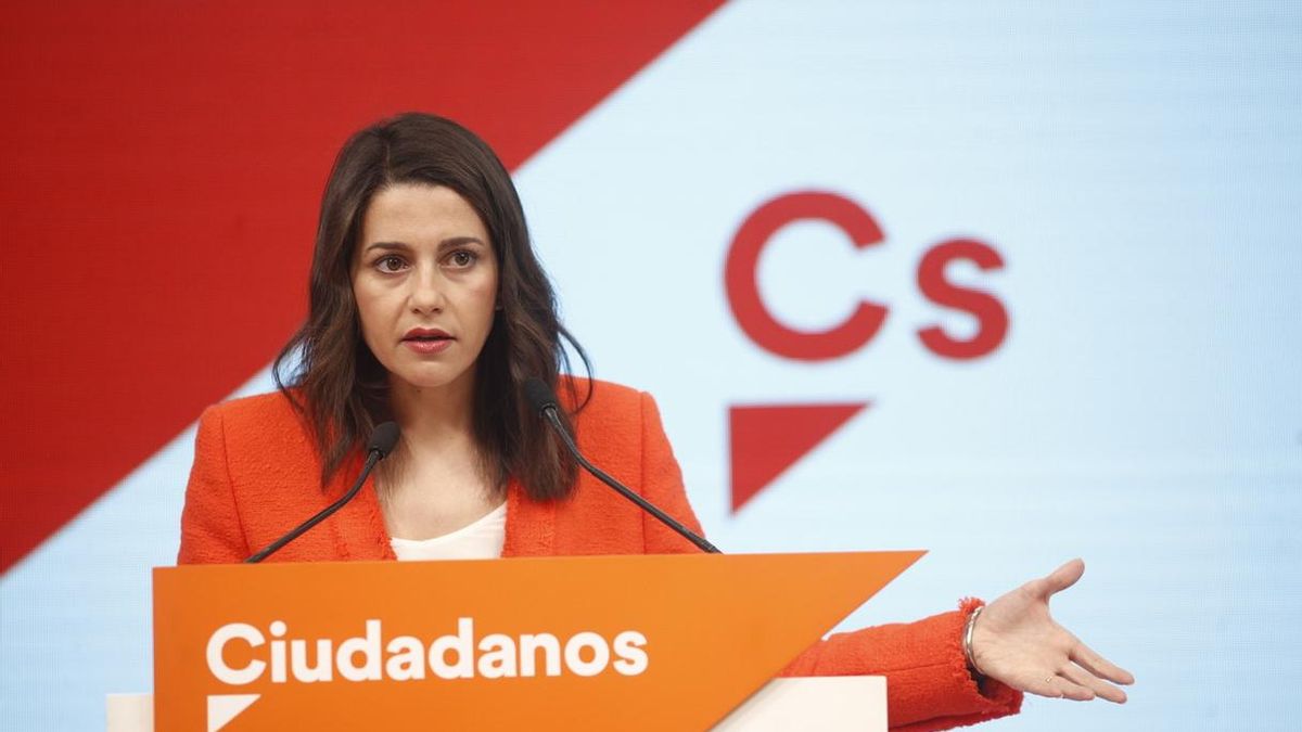 Arrimadas critica la Cruz de San Jordi a De Gispert: "El nacionalismo premia a xenófobos"