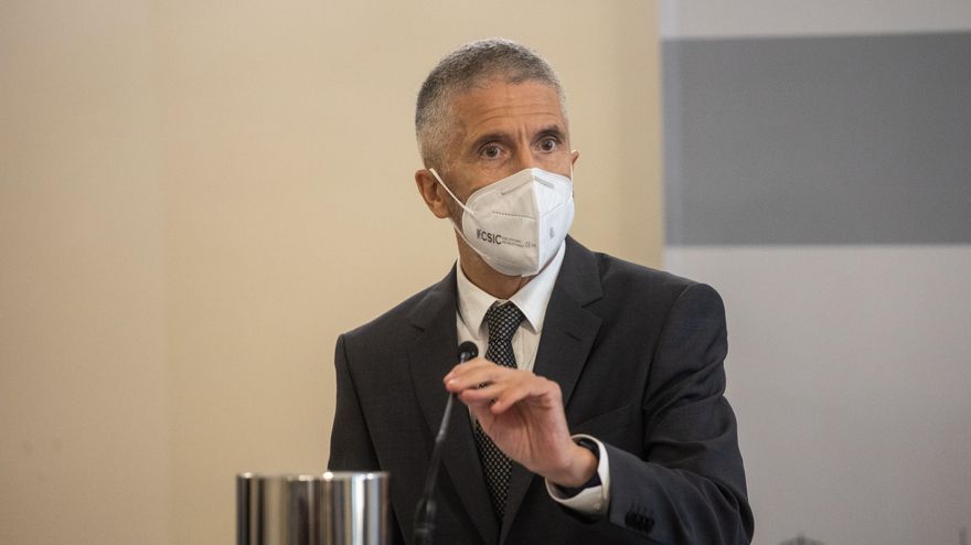 El ministro del Interior, Fernando Grande-Marlaska, da una rueda de prensa tras participar en la IV Reunión de la Comisión de Seguimiento del Plan de Acción de Lucha contra los Delitos de Odio en el Ministerio del Interior, este miércoles, en Madrid. EFE/Rodrigo Jiménez