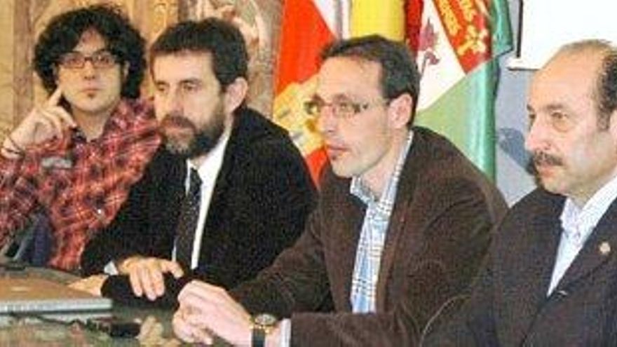Alejandro Vaquera, Ángel Alonso, Vicente Matellán y Óscar Sevilla durante la presentación.