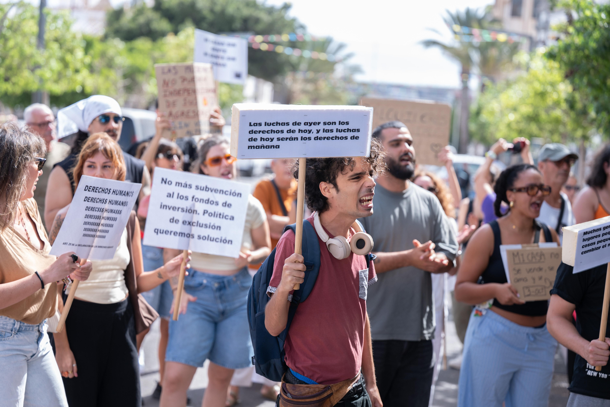 Miles de canarios han salido a la calle este sábado en Las Palmas de Gran Canaria, para alzar la voz contra la especulación