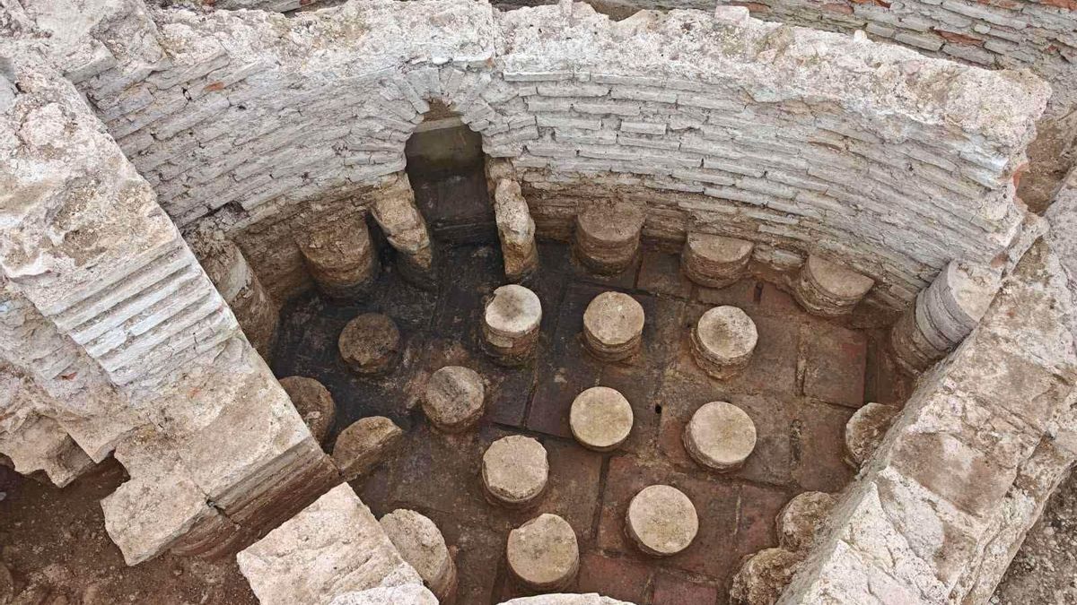 Un baño imperial escondido en la torre de un palacio romano.