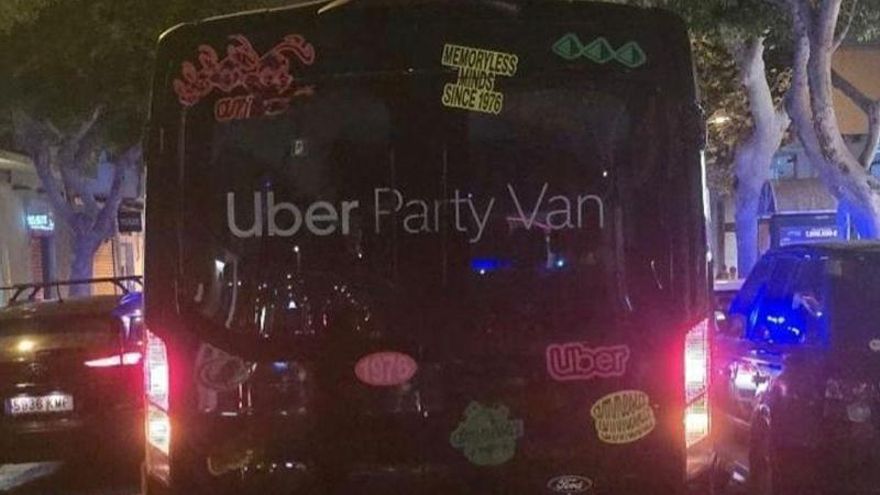 La Policía denuncia a la furgoneta de Uber convertida en discoteca rodante en Ibiza