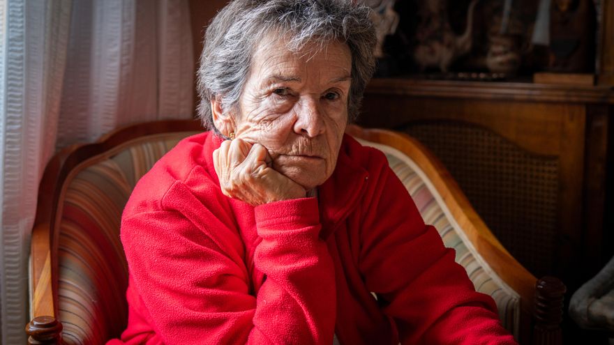 Maricarmen planta cara a una amenaza de desahucio a los 87 años: "Si me van a cortar el cuello, será luchando"