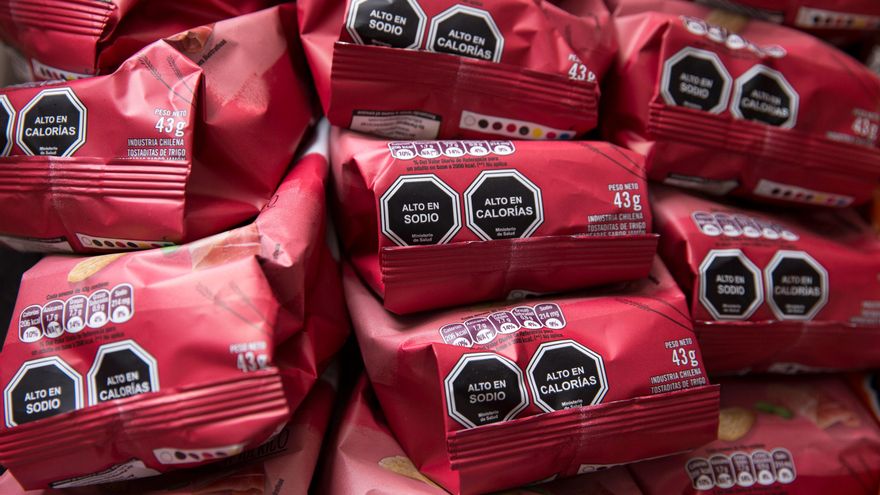 Consumo limitará los ultraprocesados en todos los centros públicos, como universidades