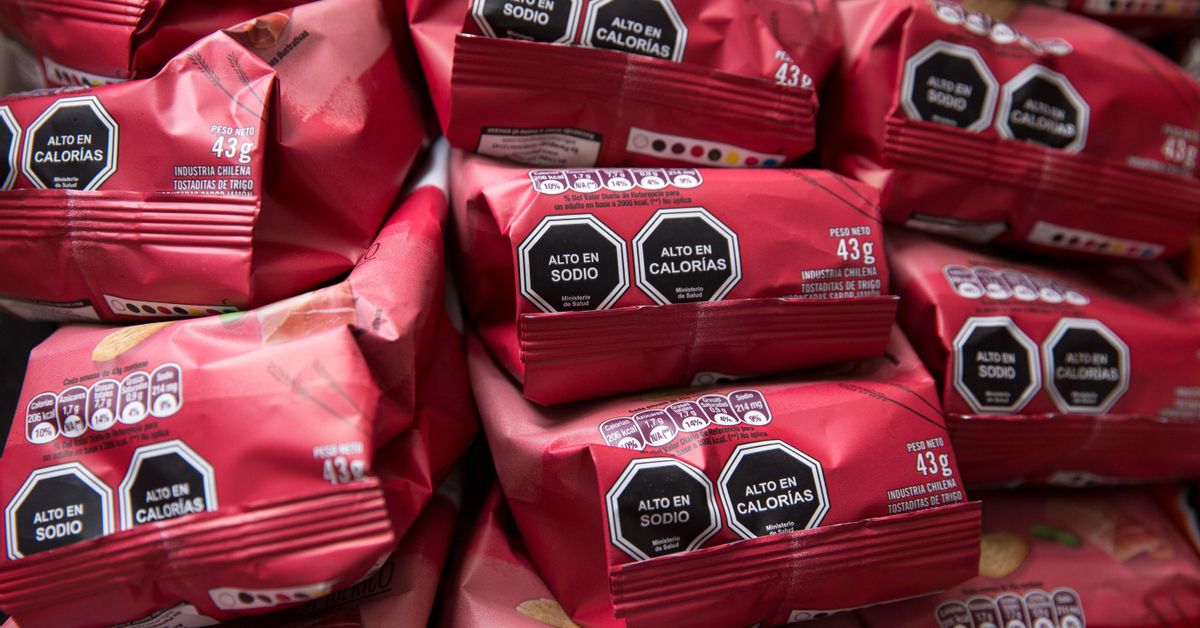 Consumo limitará los alimentos ultraprocesados en hospitales, residencias, bibliotecas y universidades