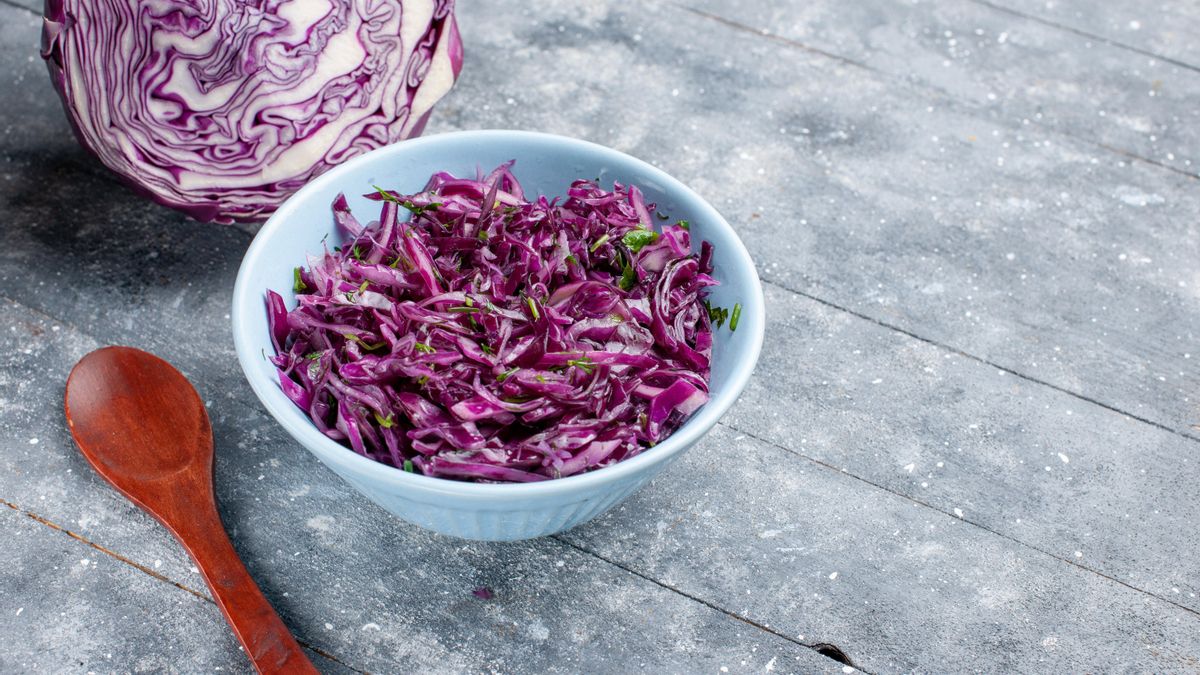 La lombarda y la manzana crean una combinación muy sabrosa