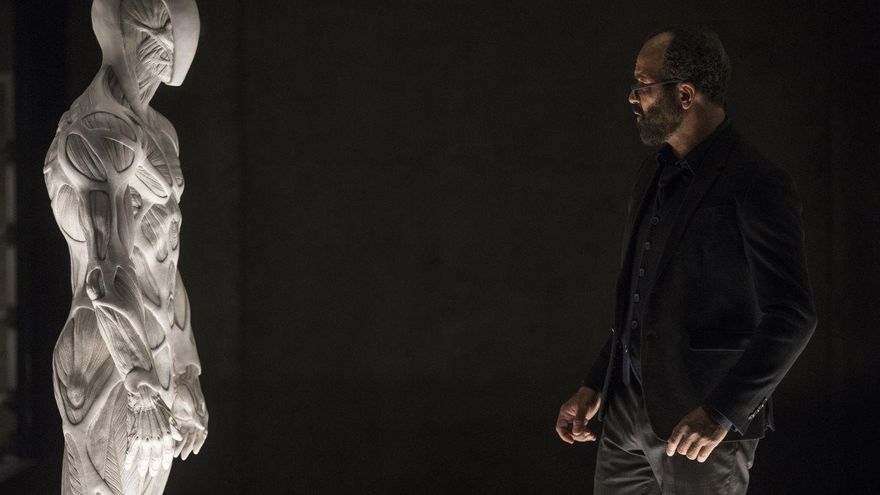 Bernard en frente que un androide primario