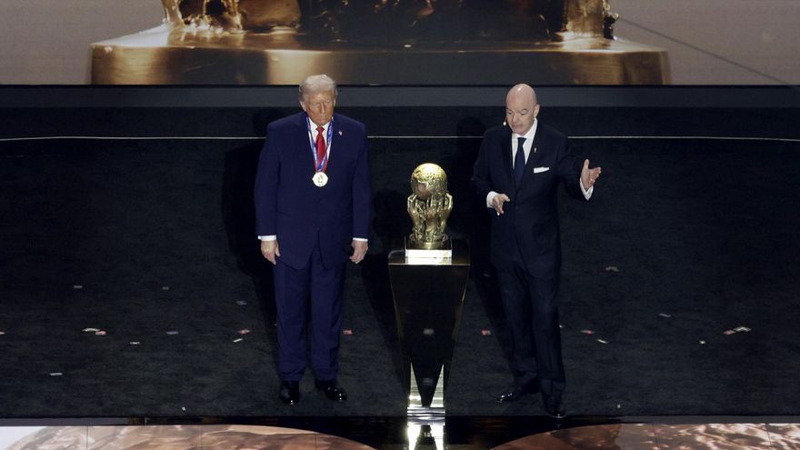La FIFA entrega su nuevo premio de la Paz a Trump en plena crisis por los posibles crímenes de guerra en el Caribe y las amenazas a Venezuela
