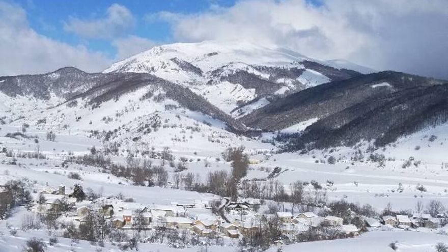 Liegos cubierto de nieve. Casa Rural Cinco Leyendas