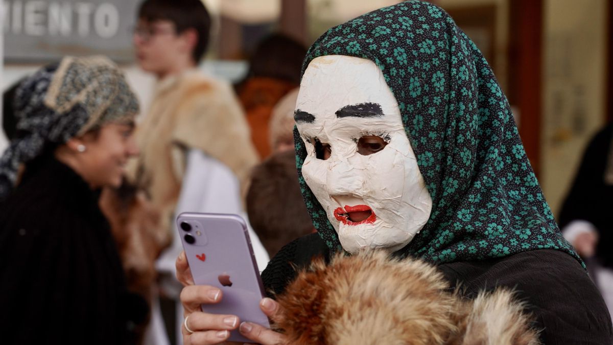 La Mojiganga saca a las calles de Riaño su tradicional antruido. Campillo. Agencia ICAL