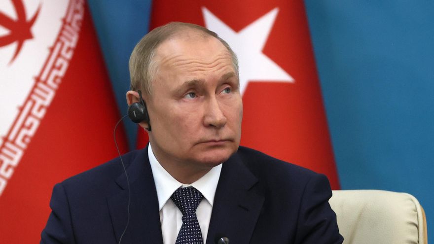 El presidente ruso, Vladimir Putin, asiste a una declaración conjunta con los presidentes iraní y turco tras sus conversaciones durante una cumbre trilateral sobre Siria en Teherán, Irán, el 19 de julio de 2022. La cumbre tripartita sobre Siria se celebra en el llamado formato de Astana y debatirá el proceso en el conflicto. EFE/EPA/SERGEI SAVOSTYANOV / KREMLIN