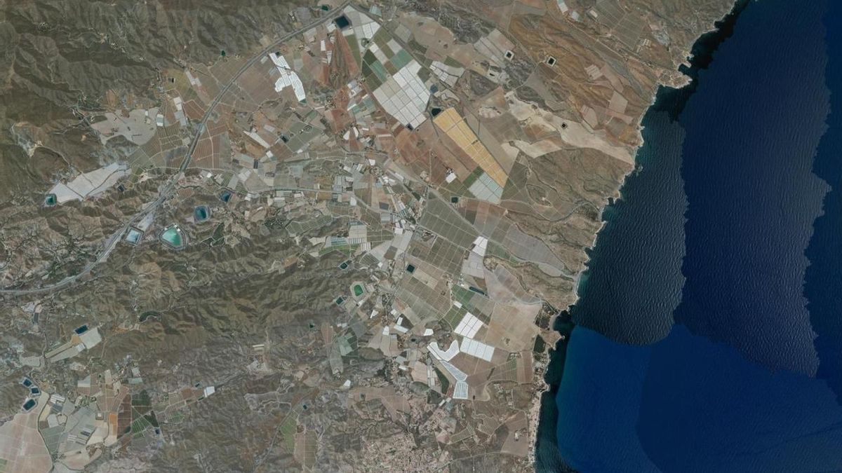 Imagen de satélite de la Marina de Cope, donde se aprecian múltiples roturaciones y construcción de infraestructuras.