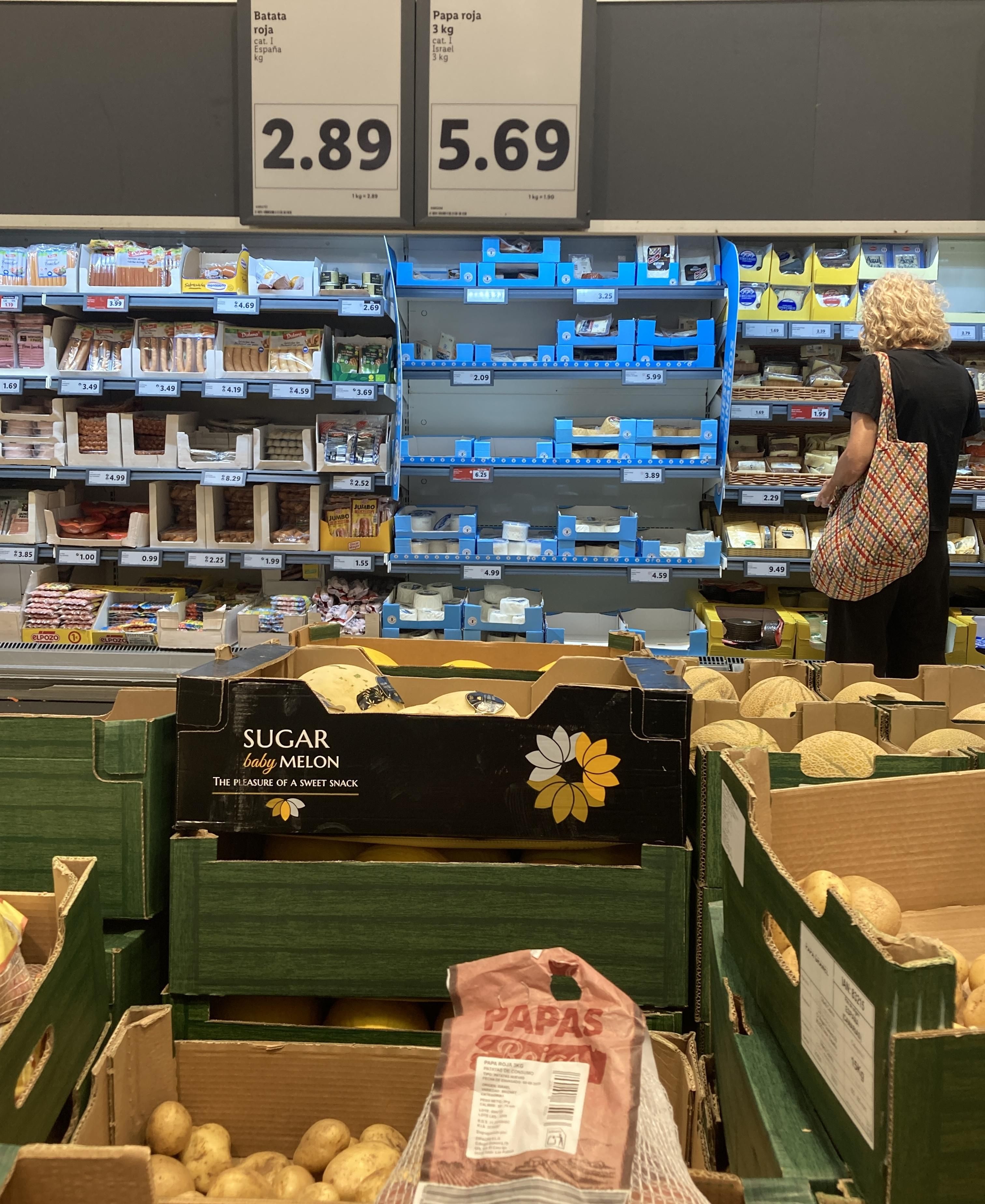 Papa de procedencia israelí en un centro de la cadena Lidl, en Puerto de la Cruz, isla de Tenerife, el domingo 17 de agosto de 2025.