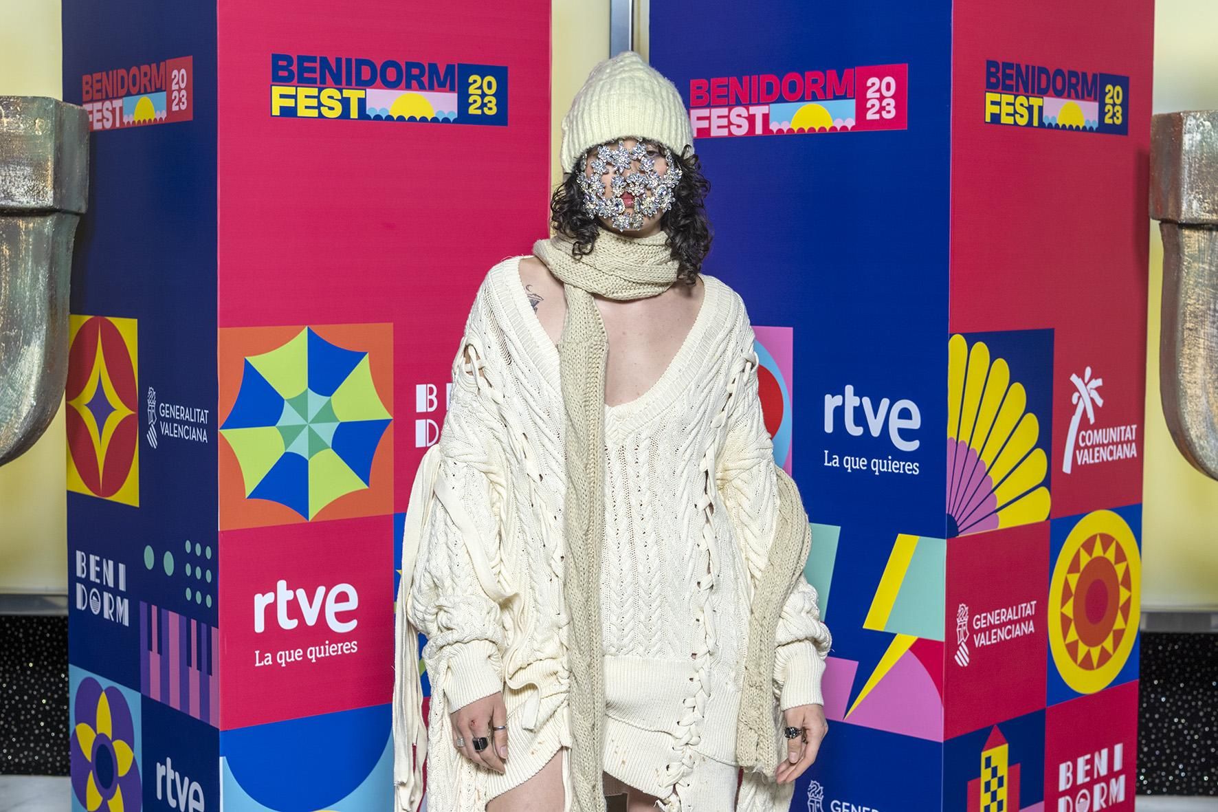 Alice Wonder en la alfombra naranja del Benidorm Fest 2023