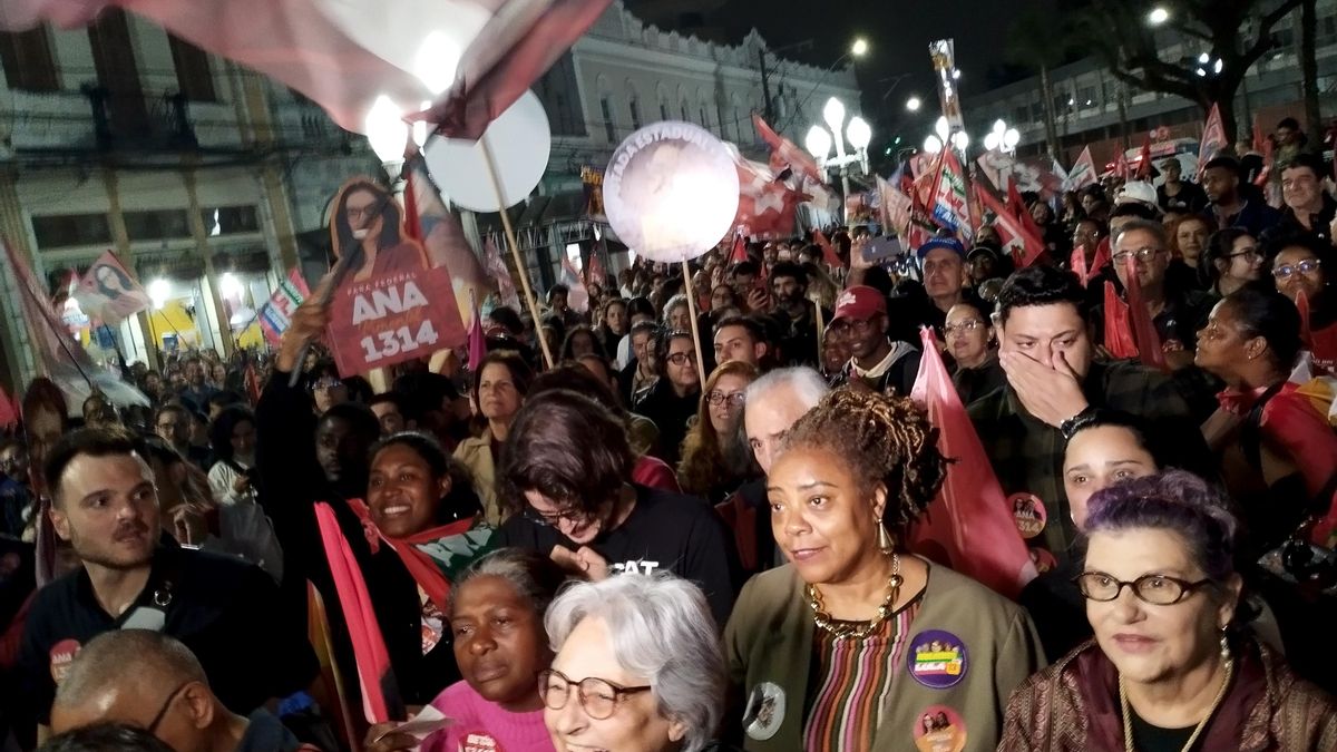 Asistente a un mitin electoral de la izquierda en el municipio brasileño Juiz de Fora.