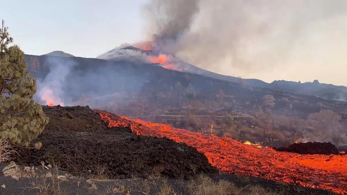 Imagen de archivo de una colada de lava  del volcán Tajogaite  (2021).