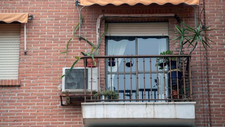 Vista de la vivienda en el número 10 de la Plaza de la Candelaria de Murcia en la que habría tenido lugar la presunta violación.