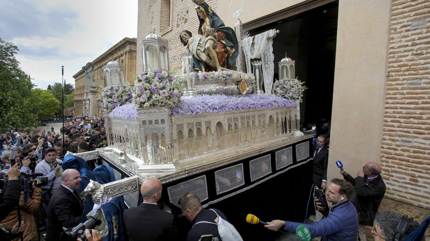 Sábado Santo andaluz de respeto y devoción
