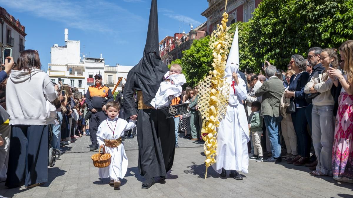 Abriendo el cortejo de La Borriquita