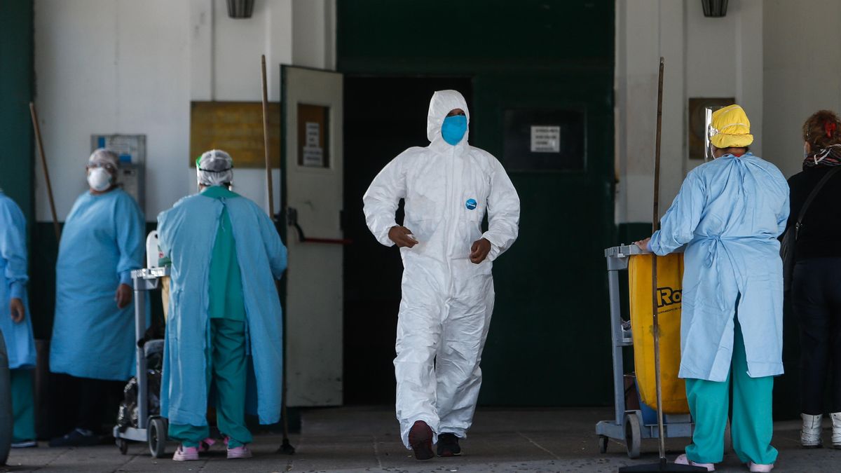 El número de casos confirmados hoy marca un descenso respecto a los reportados este sábado, cuando se registraron 13.510 contagios, y del récord de 17.096 positivos del pasado jueves, aunque los fines de semana el reporte de contagios suele ser menor. EFE/ Juan Ignacio Roncoroni /Archivo