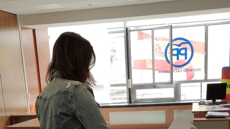 Las bases del PP de Ayuso pasan factura a Casado en la votación a Feijóo: "Los trapos sucios se lavan en casa"