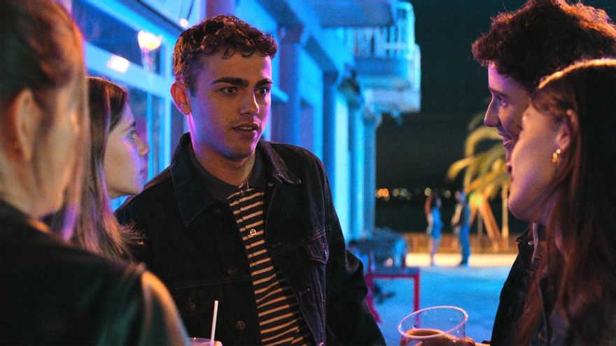 Así es el sorprendente cameo del 'mozo de Arousa' Raúl Santamaría en la nueva serie de Netflix 'Clanes'