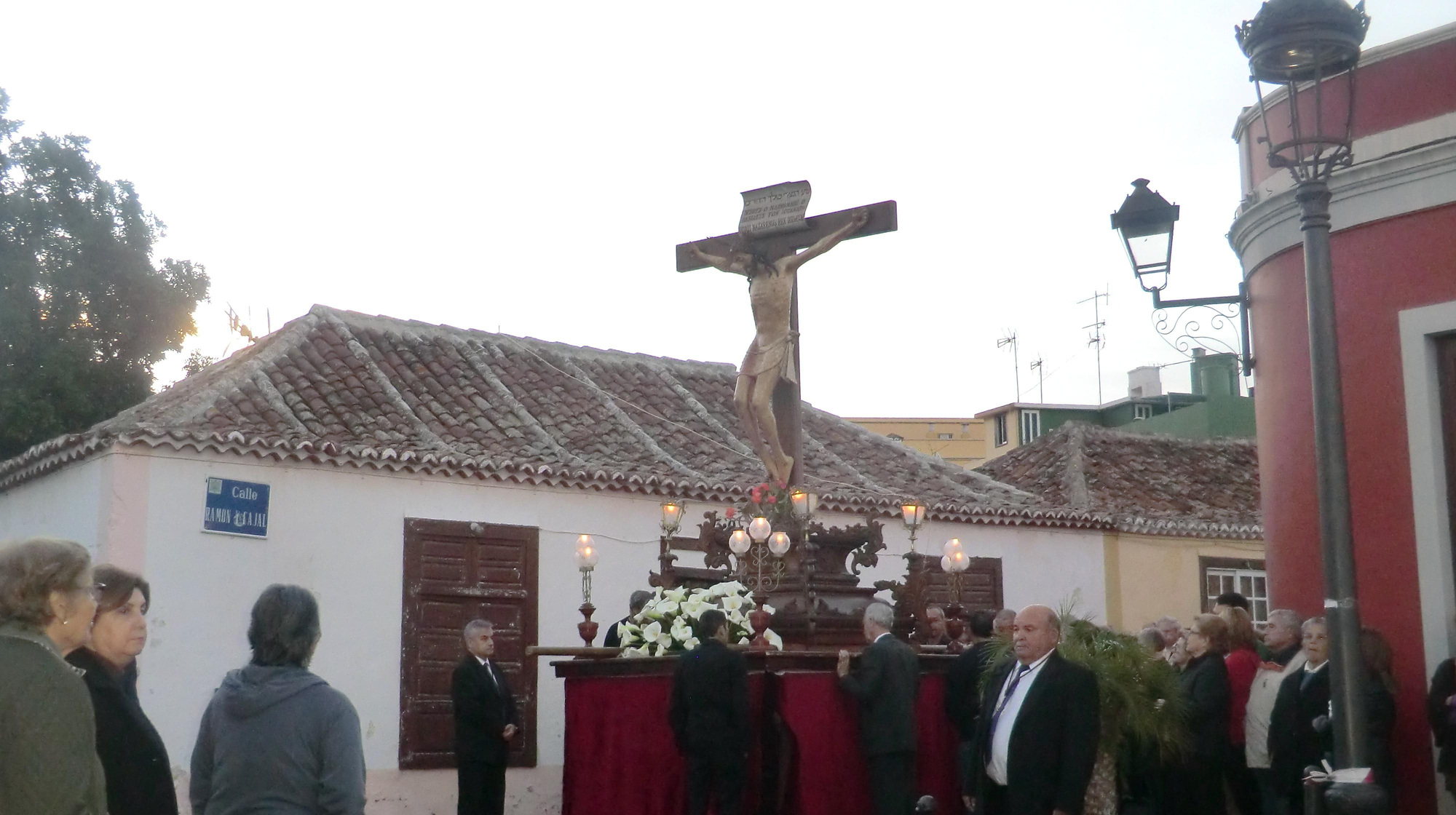 Cristo de la Salud procesionando el  Viernes Santo en la calles de Aridane.