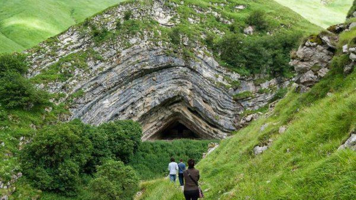 Con una entrada curiosa, esta cueva navarra, desde su creación hace 40 millones de años, ya daba cobijo al ganado