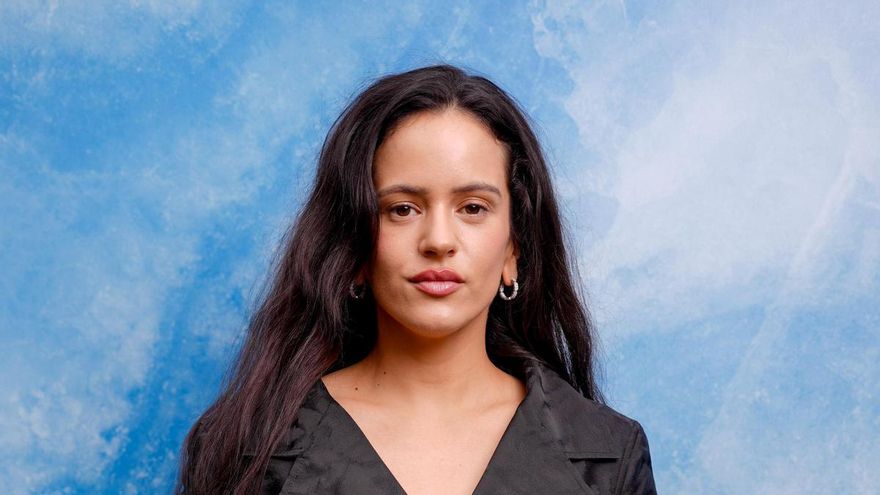 Rosalía se "pone sentimental" en 'Omega', su nueva canción junto a Ralphie Choo