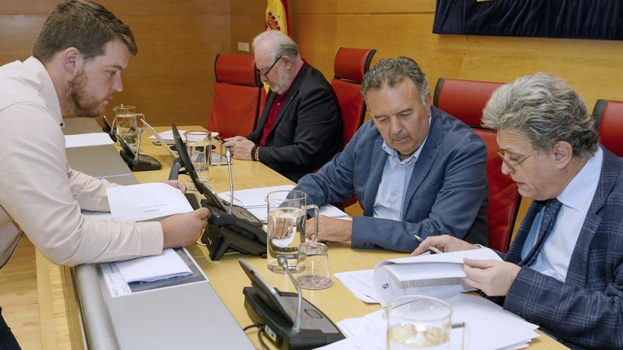 El PP duplica las preguntas a su propio gobierno en minoría en Castilla y León y la oposición protesta porque no debate