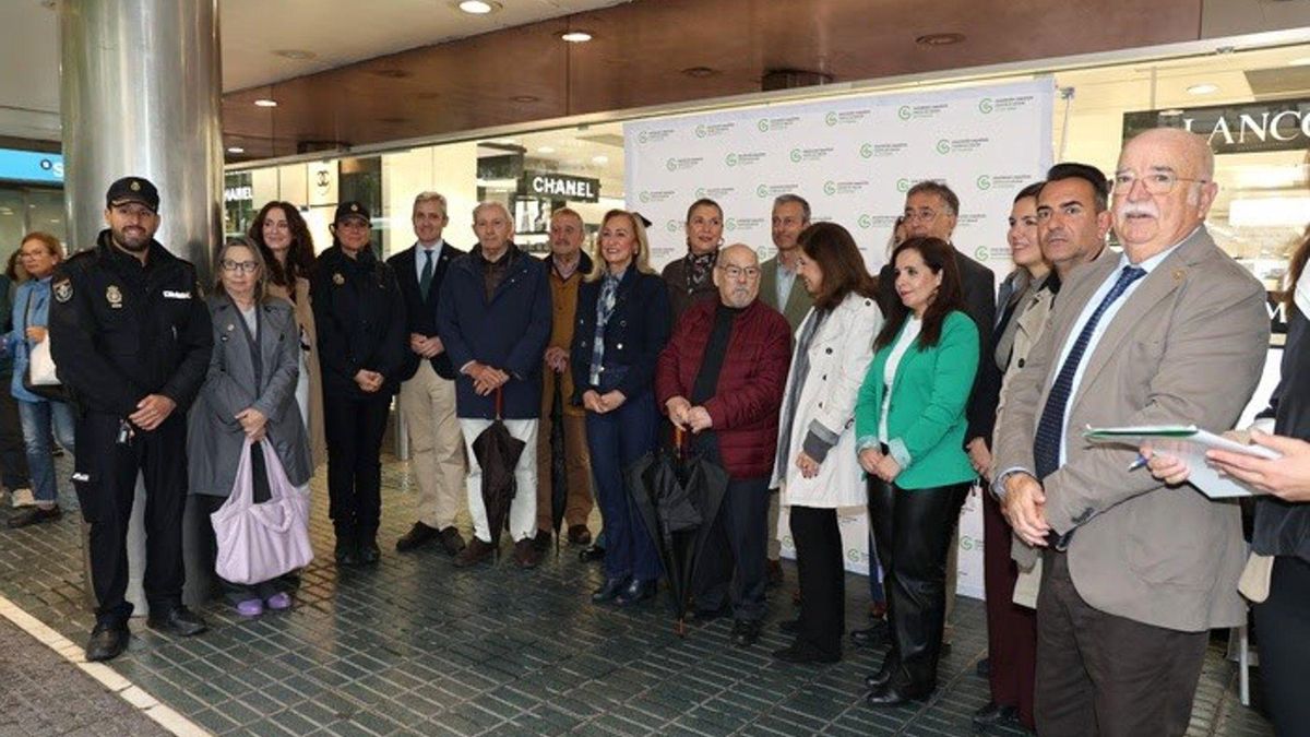 Las farmacias de Córdoba se unen a la AECC para concienciar sobre la prevención de cáncer de colon