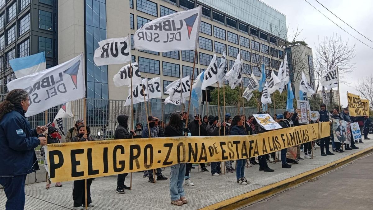 Movilización frente a las oficinas de Mercado Libre, el martes pasado.