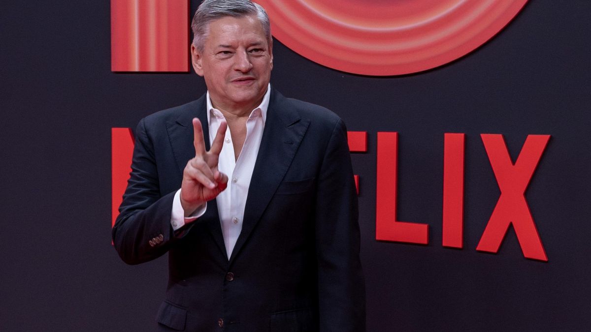 Ted Sarandos, el dueño de Netflix, posa en una alfombra roja