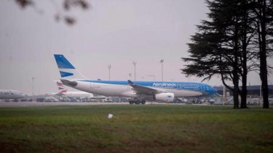 Más de 110 vuelos afectados en Aeroparque y Ezeiza por la tormenta