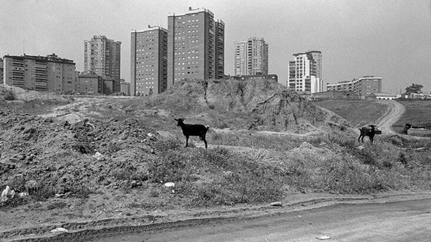 'Barrios': los intersticios del Madrid periférico de finales de los 70 en las fotografías de Javier Campano