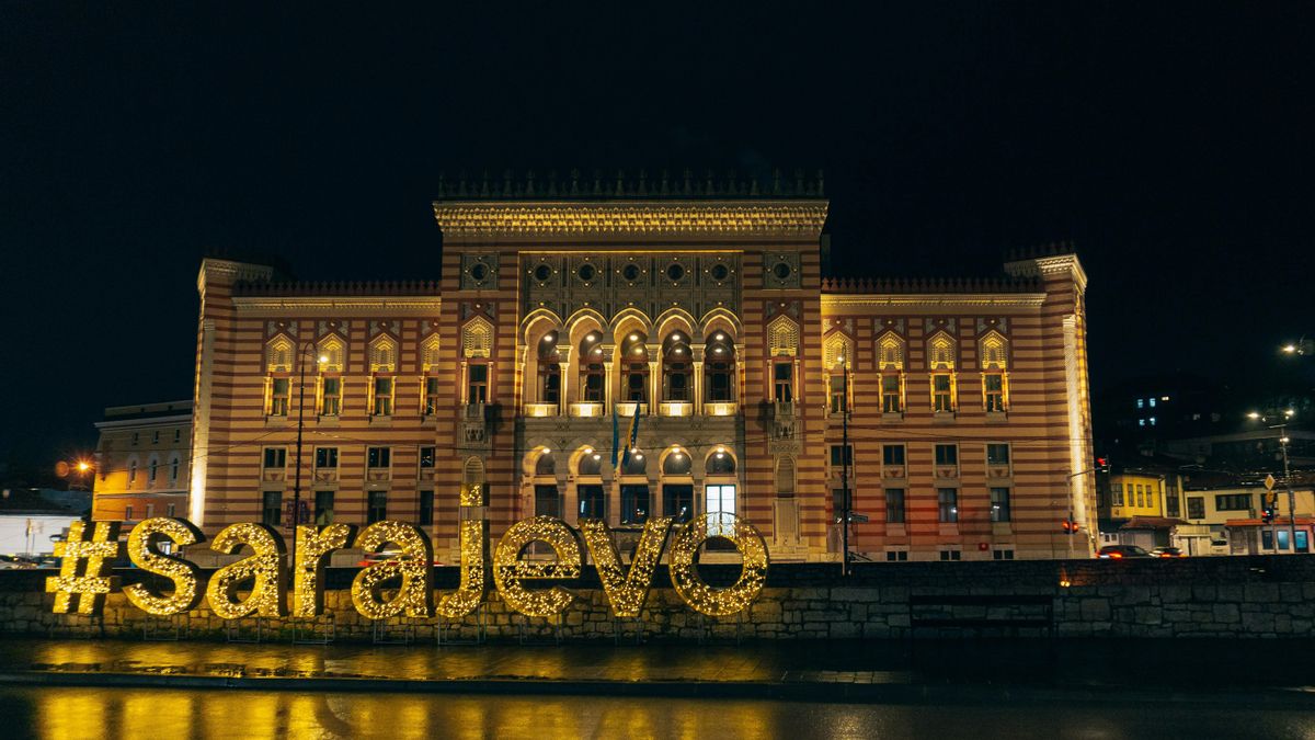 Vijećnica, el ayuntamiento de Sarajevo.