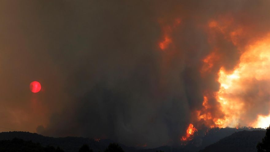 Dos incendios en Catalunya queman más de un millar de hectáreas y obligan a evacuar a un centenar de personas