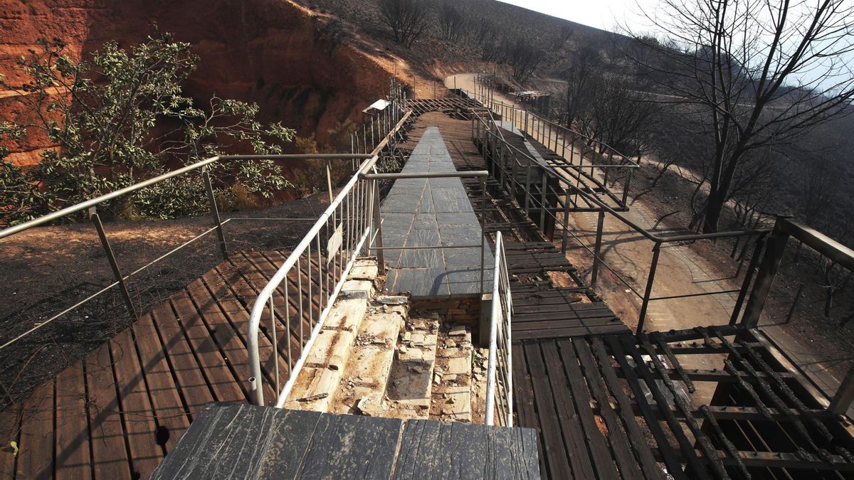 El mirador de Orellán, el más popular de Las Médulas, arrasado por el fuego.