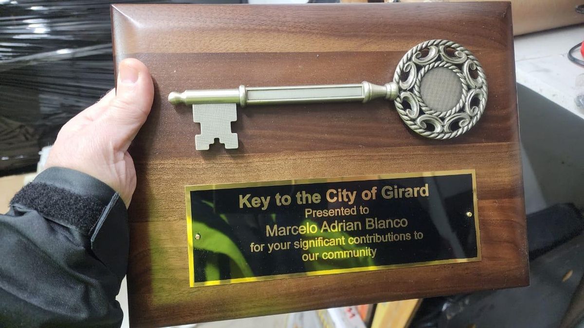 La llave de la ciudad de Girard por la significativa contribución de Marcelo a la comunidad.