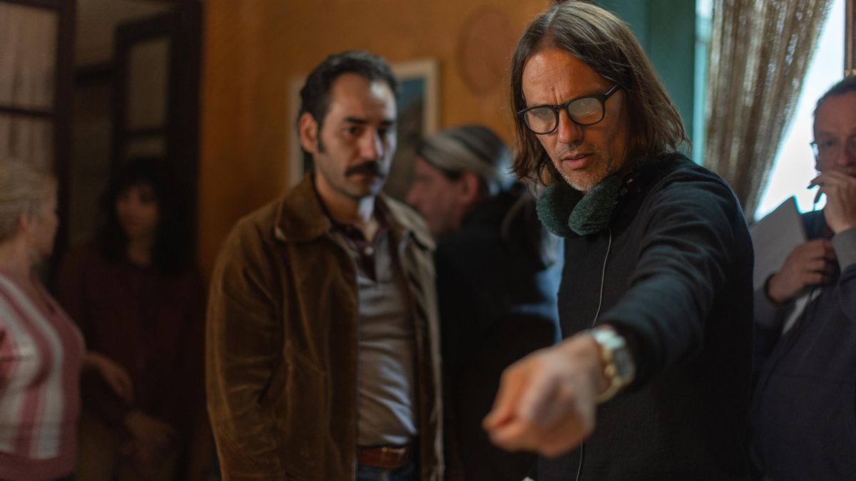 Rafael Cobos, cineasta: “Bajo la tierra, en las cunetas, hay una memoria con la que no nos hemos reconciliado”