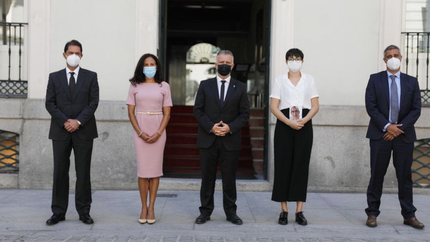 El presidente de Canarias ha asistido al homenaje de Estado a las víctimas de la Covid-19 con un grupo de personas que han vivido de cerca las consecuencias de la enfermedad