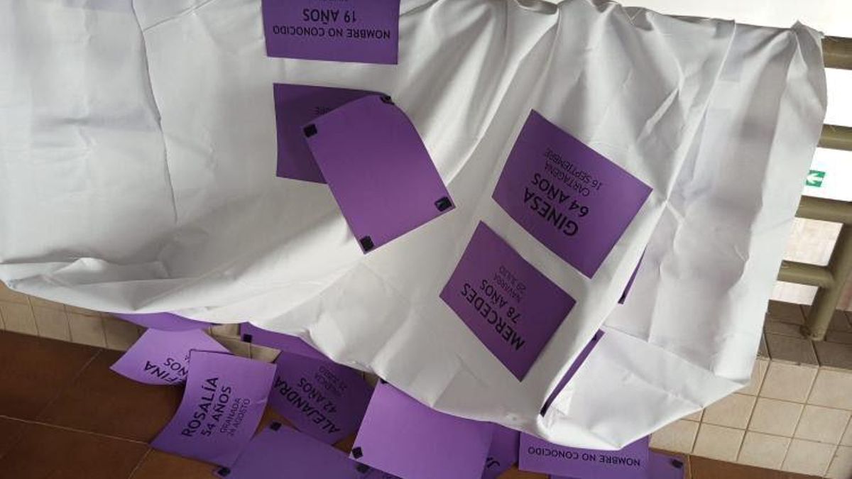 Cartel saboteado en la Universidad de La Laguna instalado en el campus de Guajara con los nombres de las 30 mujeres asesinadas en España en lo que va de año.