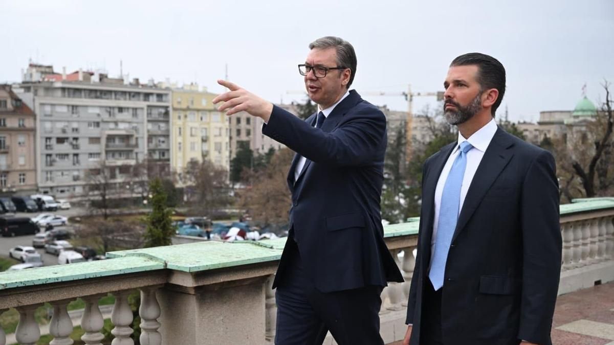 Aleksandar Vučić y Donald Trump Jr. en Belgrado.